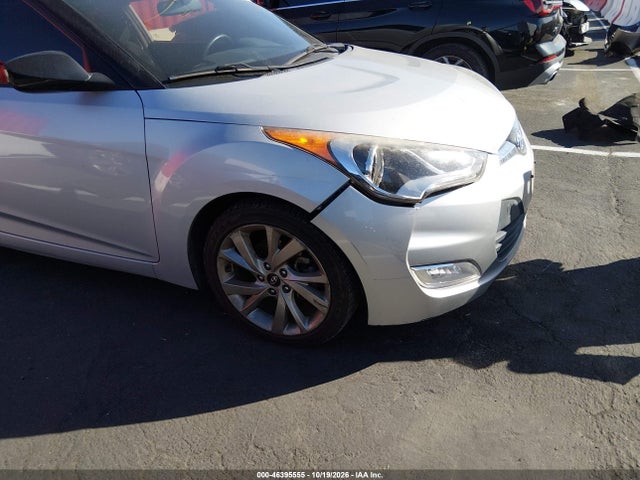 KMHTC6ADXHU308091 Hyundai Veloster