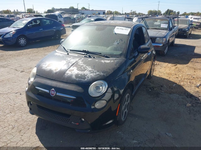 Fiat 500E BATTERY ELECTRIC 2015 3C3CFFGE0FT590135 Image 2