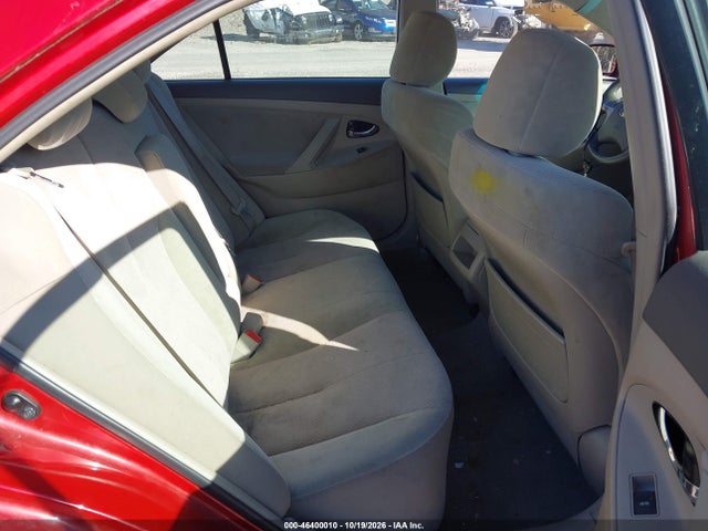 46400010 :رقم المزاد ، 4T4BF3EK2AR010950 vin ، 2010 Toyota Camry Le مزاد بيع