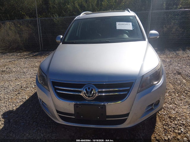 2011 Volkswagen Tiguan Sel მანქანა იყიდება აუქციონზე, vin: WVGBV7AXXBW554625, აუქციონის ნომერი: 46403064