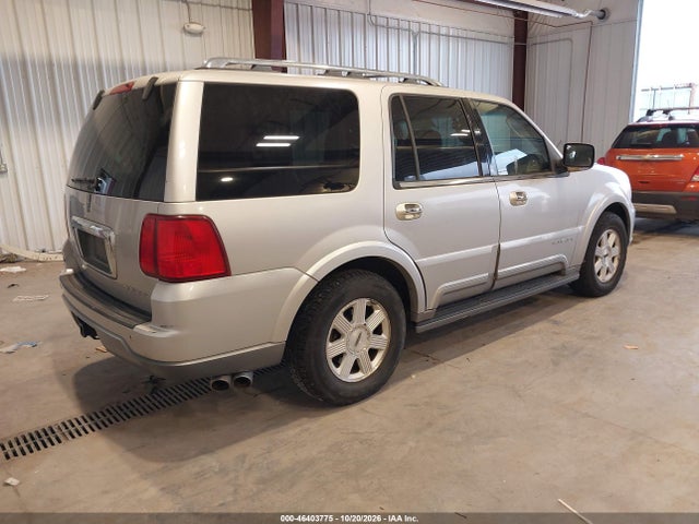 Продажа на аукционе авто 2003 Lincoln Navigator, vin: 5LMFU28R63LJ22306, номер лота: 46403775