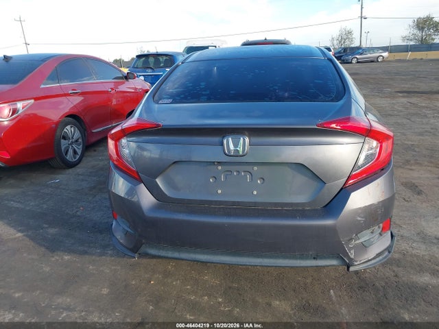 46404219 :رقم المزاد ، 2HGFC2F52JH587736 vin ، 2018 Honda Civic Lx مزاد بيع