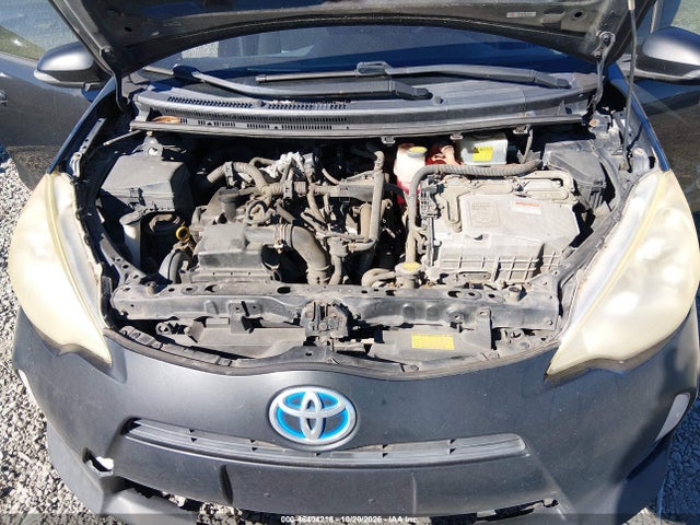 46404218 :رقم المزاد ، JTDKDTB37C1510642 vin ، 2012 Toyota Prius C Two مزاد بيع