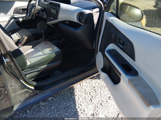 46404218 :رقم المزاد ، JTDKDTB37C1510642 vin ، 2012 Toyota Prius C Two مزاد بيع