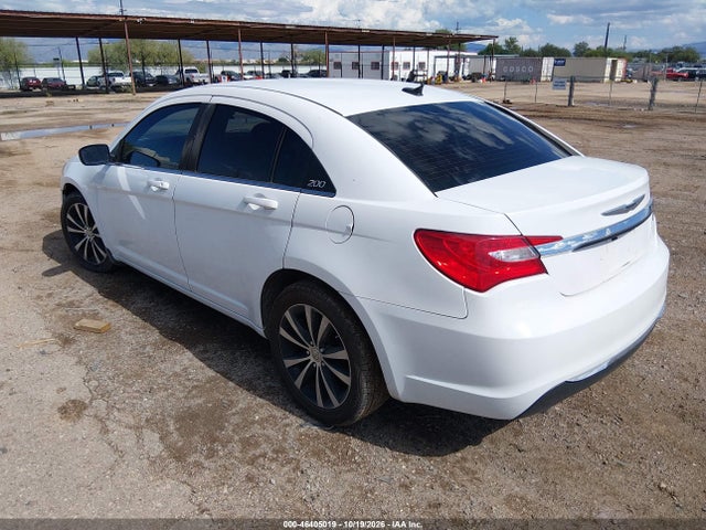 Chrysler 200 Limited 2014 1C3CCBCG6EN121610 Image 3