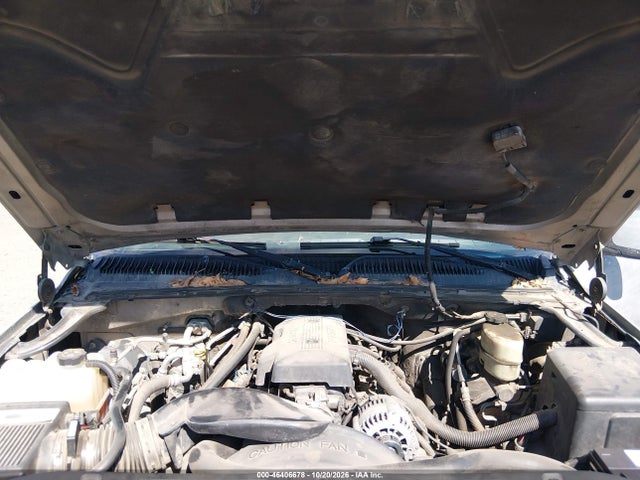 46406678 :رقم المزاد ، 3GNGK26UXYG141056 vin ، 2000 Chevrolet Suburban 2500 Lt مزاد بيع