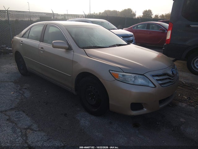 46407152 :رقم المزاد ، 4T4BF3EK2AR033807 vin ، 2010 Toyota Camry Le مزاد بيع