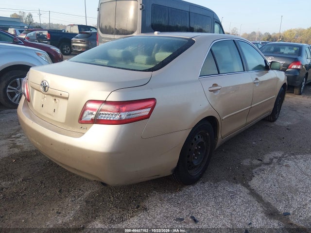 46407152 :رقم المزاد ، 4T4BF3EK2AR033807 vin ، 2010 Toyota Camry Le مزاد بيع