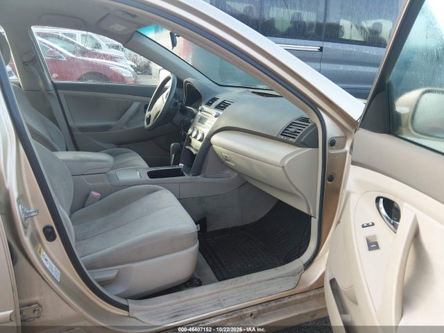 46407152 :رقم المزاد ، 4T4BF3EK2AR033807 vin ، 2010 Toyota Camry Le مزاد بيع