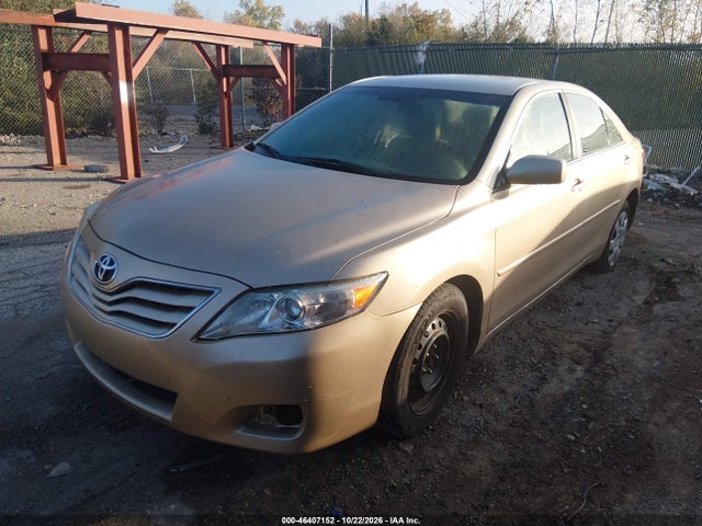 46407152 :رقم المزاد ، 4T4BF3EK2AR033807 vin ، 2010 Toyota Camry Le مزاد بيع