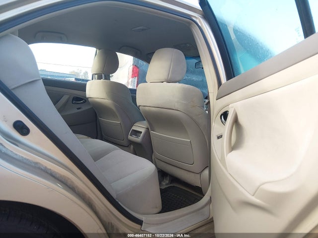 46407152 :رقم المزاد ، 4T4BF3EK2AR033807 vin ، 2010 Toyota Camry Le مزاد بيع