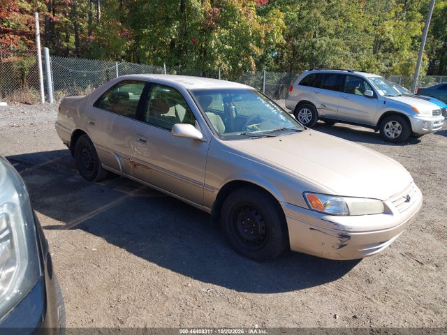 46408311 :رقم المزاد ، 4T1BG22K1WU827260 vin ، 1998 Toyota Camry Le مزاد بيع