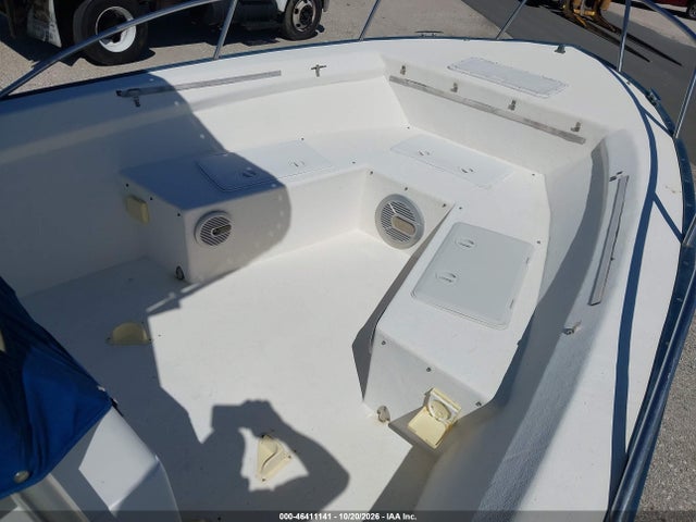 Продаж на аукціоні авто 2003 Palm Beach White Cap 23.5, vin: MUS10737A303, номер лоту: 46411141