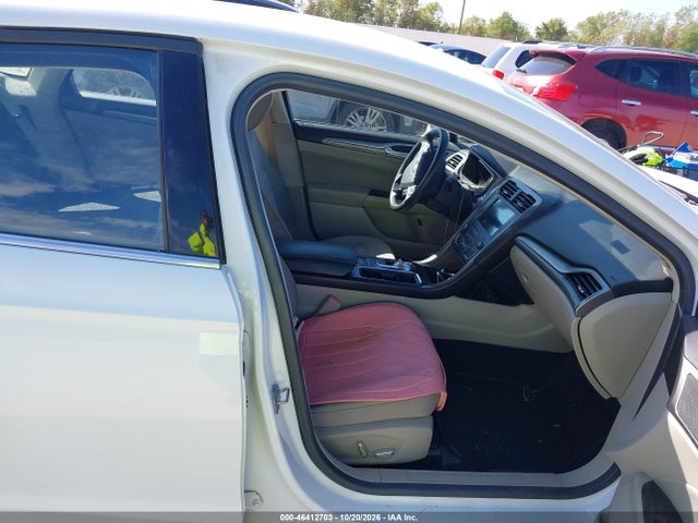 3FA6P0LU7KR188559 Ford Fusion Hybrid Se