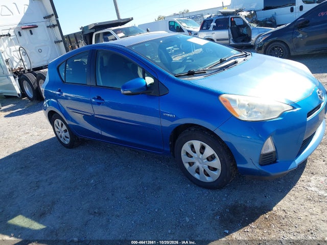 46412861 :رقم المزاد ، JTDKDTB37D1552469 vin ، 2013 Toyota Prius C Three مزاد بيع