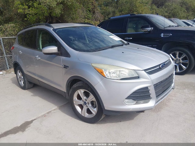 46414819 :رقم المزاد ، 1FMCU0GX2FUB42822 vin ، 2015 Ford Escape Se مزاد بيع