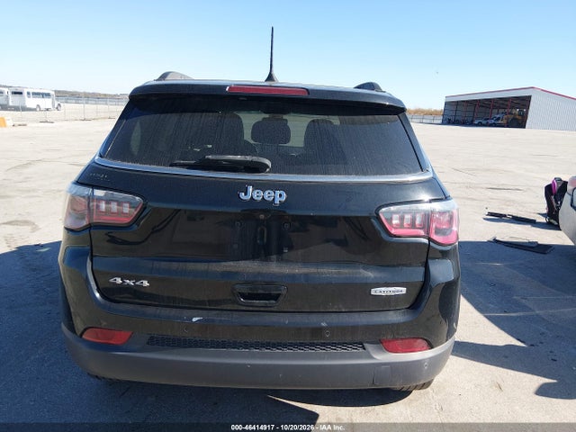 46414917 :رقم المزاد ، 3C4NJDBB2HT692687 vin ، 2017 Jeep New Compass Latitude 4x4 مزاد بيع