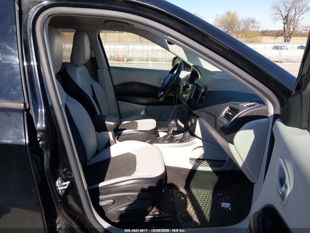 46414917 :رقم المزاد ، 3C4NJDBB2HT692687 vin ، 2017 Jeep New Compass Latitude 4x4 مزاد بيع