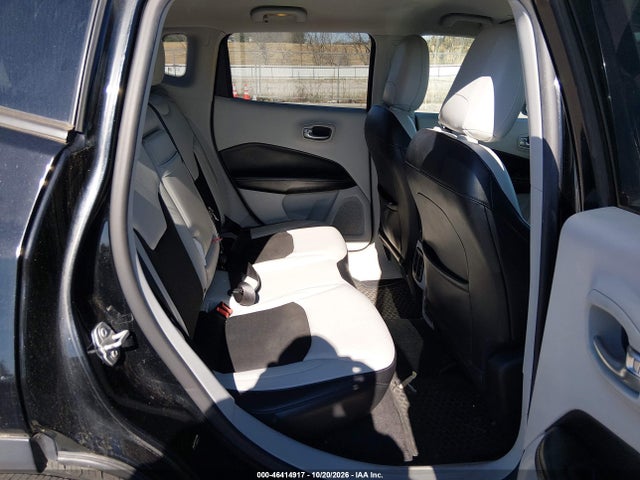 46414917 :رقم المزاد ، 3C4NJDBB2HT692687 vin ، 2017 Jeep New Compass Latitude 4x4 مزاد بيع