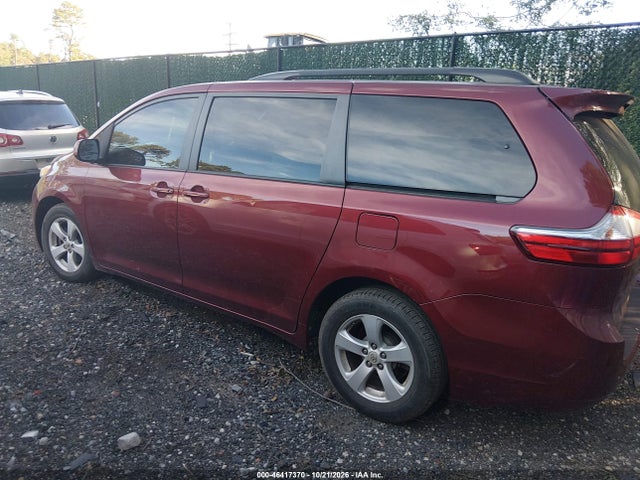 46417370 :رقم المزاد ، 5TDKZ3DC2HS792133 vin ، 2017 Toyota Sienna Le 8 Passenger مزاد بيع