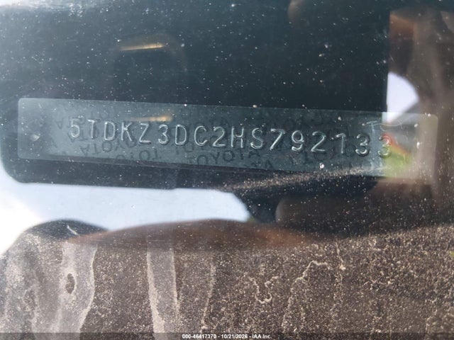 46417370 :رقم المزاد ، 5TDKZ3DC2HS792133 vin ، 2017 Toyota Sienna Le 8 Passenger مزاد بيع