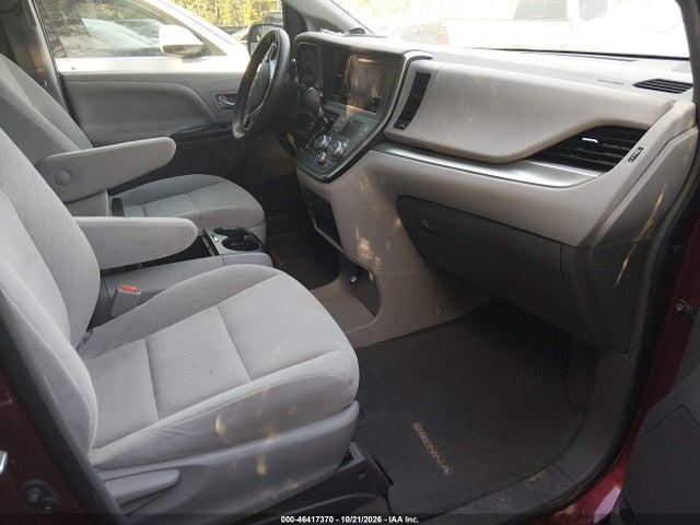 46417370 :رقم المزاد ، 5TDKZ3DC2HS792133 vin ، 2017 Toyota Sienna Le 8 Passenger مزاد بيع