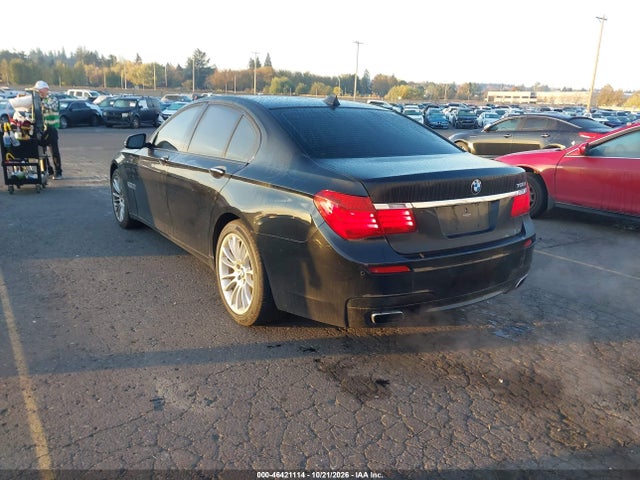 BMW 750i 2014 WBAYA8C5XED499800 Image 3
