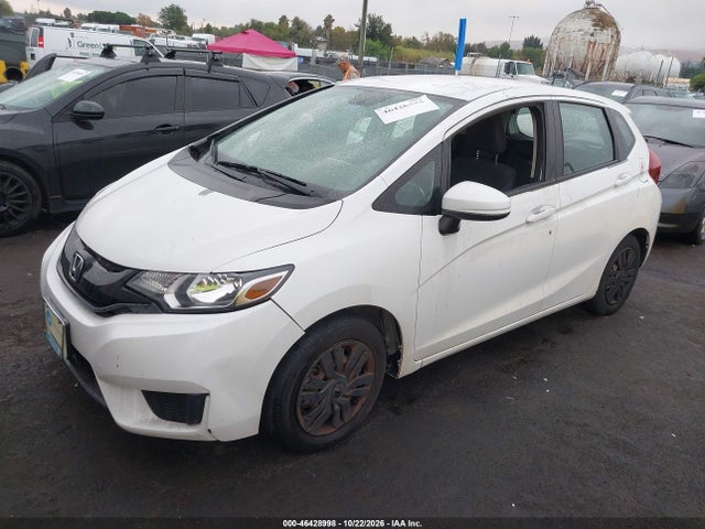 Honda FIT LX 2015 3HGGK5G59FM750267 Image 2