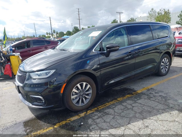 Chrysler Pacifica Hybrid Touring L 2023 2C4RC1L77PR599010 Image 2