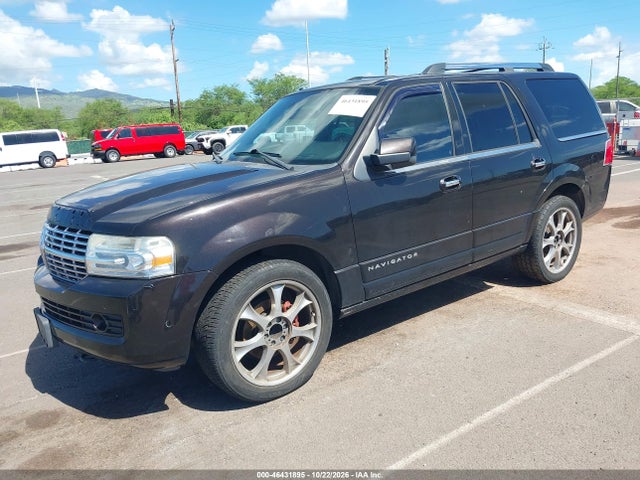 Lincoln Navigator 2014 5LMJJ2H54EEL01449 Image 2