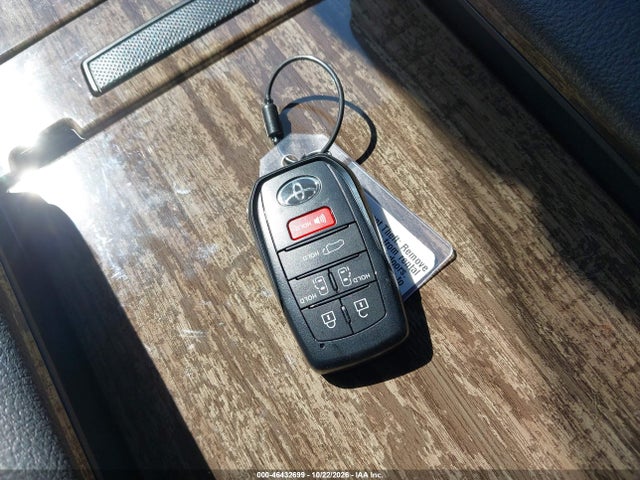 Toyota Sienna Platinum 2026 5TDESKFC7TS282099 Image 11