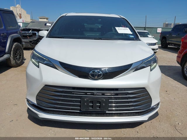 Toyota Sienna Platinum 2026 5TDESKFC7TS282099 Image 12