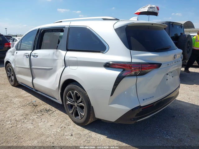 Toyota Sienna Platinum 2026 5TDESKFC7TS282099 Image 3