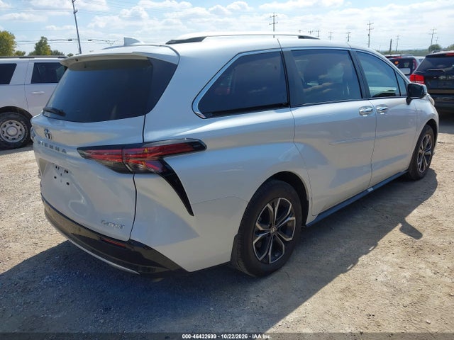 Toyota Sienna Platinum 2026 5TDESKFC7TS282099 Image 4