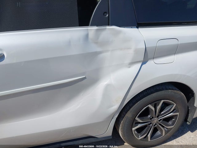 Toyota Sienna Platinum 2026 5TDESKFC7TS282099 Image 6