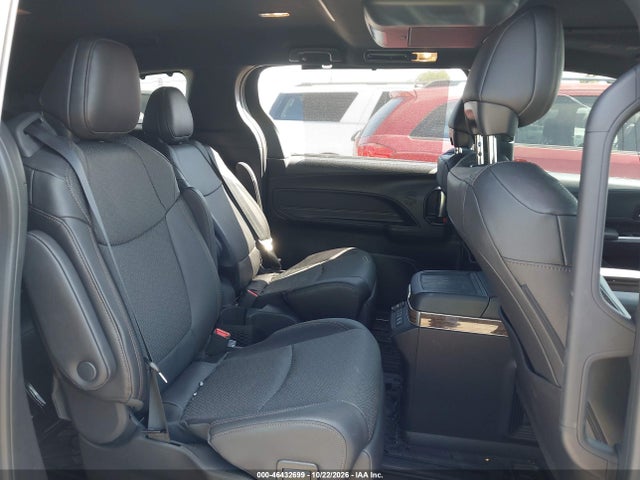 Toyota Sienna Platinum 2026 5TDESKFC7TS282099 Image 8