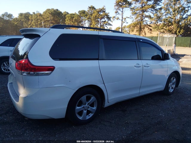 46436284 :رقم المزاد ، 5TDKK3DC5CS242583 vin ، 2012 Toyota Sienna Le V6 8 Passenger مزاد بيع