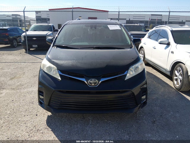 Продаж на аукціоні авто 2018 Toyota Sienna Le 8 Passenger, vin: 5TDKZ3DC7JS959852, номер лоту: 46436747