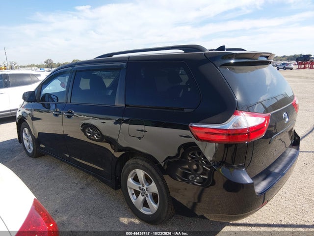 Продаж на аукціоні авто 2018 Toyota Sienna Le 8 Passenger, vin: 5TDKZ3DC7JS959852, номер лоту: 46436747