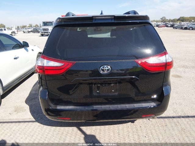 Продаж на аукціоні авто 2018 Toyota Sienna Le 8 Passenger, vin: 5TDKZ3DC7JS959852, номер лоту: 46436747