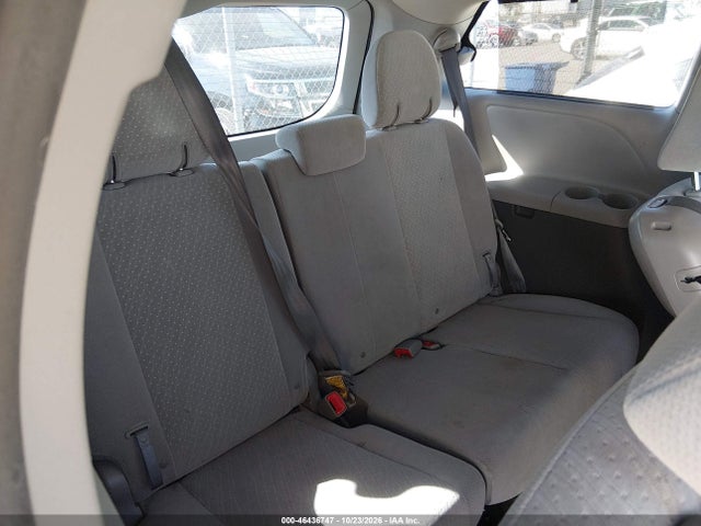 Продаж на аукціоні авто 2018 Toyota Sienna Le 8 Passenger, vin: 5TDKZ3DC7JS959852, номер лоту: 46436747