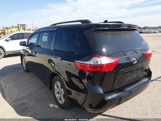 Продаж на аукціоні авто 2018 Toyota Sienna Le 8 Passenger, vin: 5TDKZ3DC7JS959852, номер лоту: 46436747
