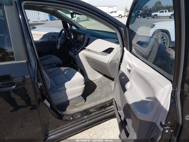 Продаж на аукціоні авто 2018 Toyota Sienna Le 8 Passenger, vin: 5TDKZ3DC7JS959852, номер лоту: 46436747