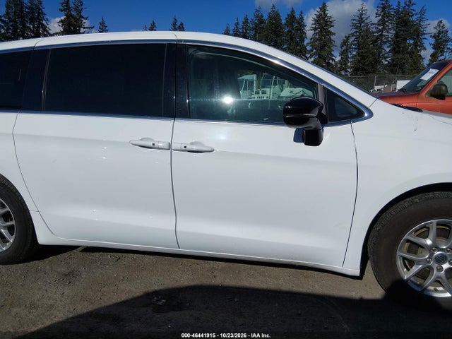 Chrysler Pacifica Touring L 2024 2C4RC1BG2RR152251 Image 13