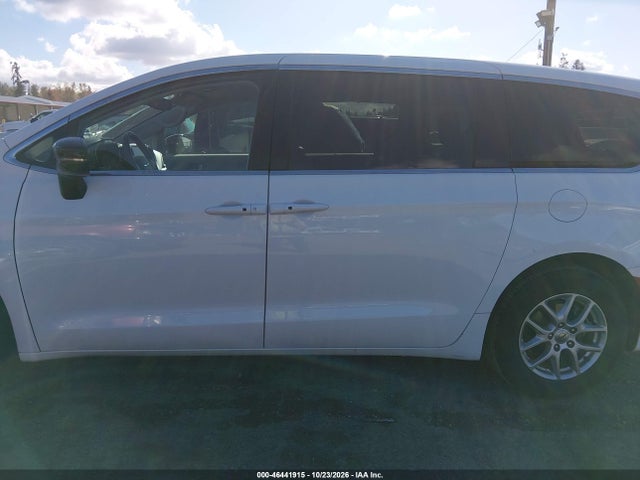 Chrysler Pacifica Touring L 2024 2C4RC1BG2RR152251 Image 14