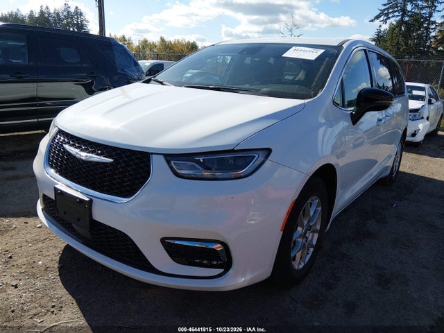 Chrysler Pacifica Touring L 2024 2C4RC1BG2RR152251 Image 2