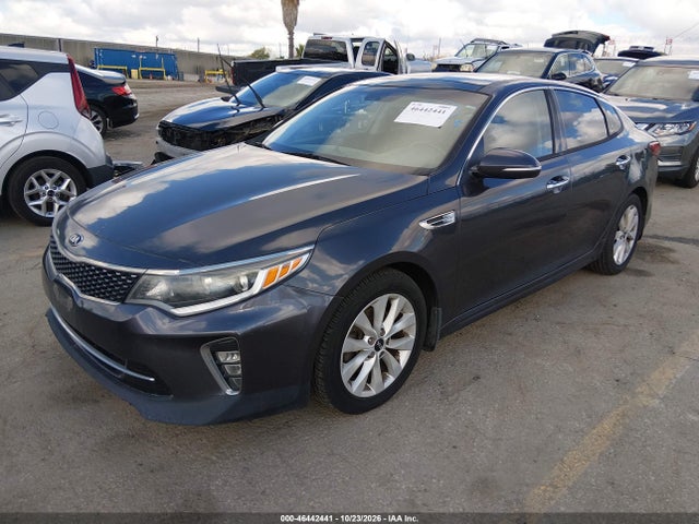 KIA Optima S 2018 5XXGT4L30JG204140 Image 2