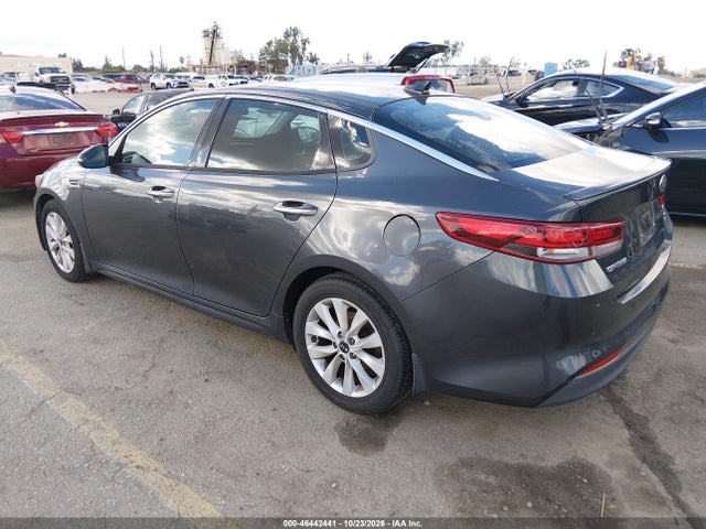 KIA Optima S 2018 5XXGT4L30JG204140 Image 3