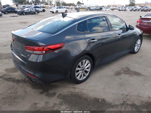 KIA Optima S 2018 5XXGT4L30JG204140 Image 4