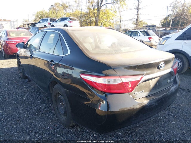 46443948 :رقم المزاد ، 4T1BD1FKXFU156104 vin ، 2015 Toyota Camry Hybrid Le مزاد بيع